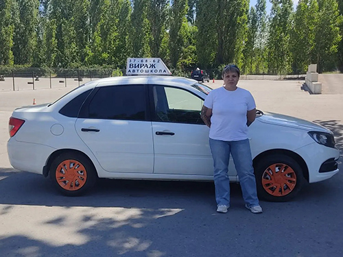 Инструктор автошколы Вираж
